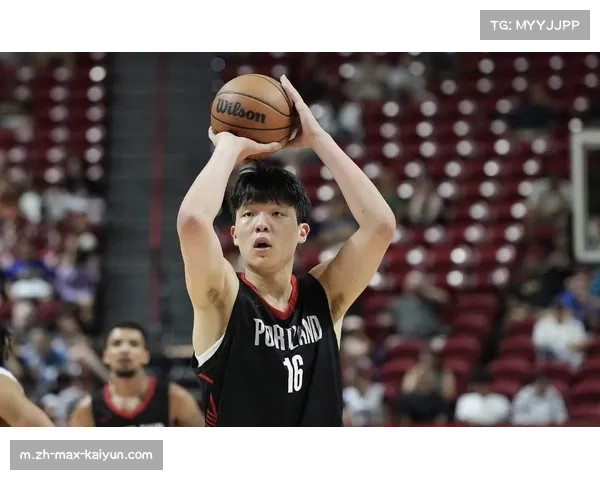 杨瀚森防守出色送出两记盖帽助开拓者大胜勇士展现新星风采